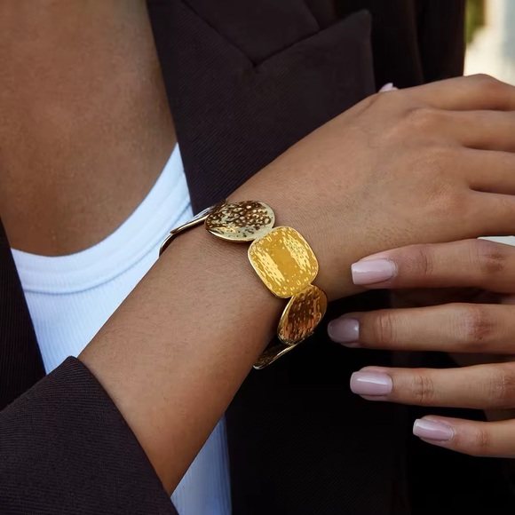 18K Gold Plated Waterproof Textured Open Bangle - Picture 2 of 7